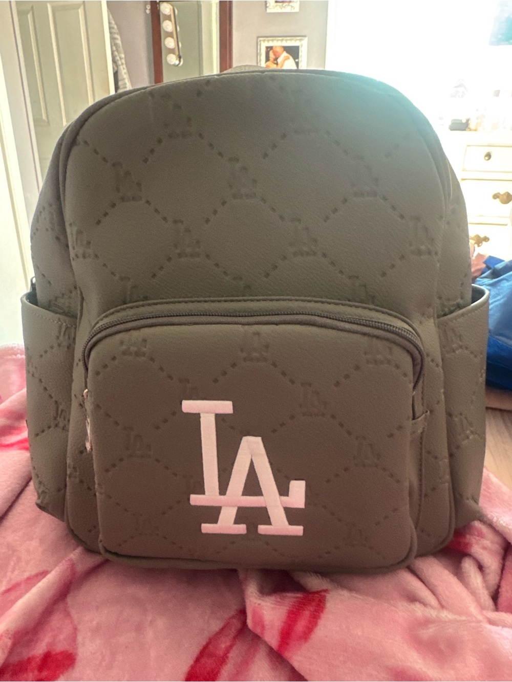 LA Logo Quilted large Backpack – grey